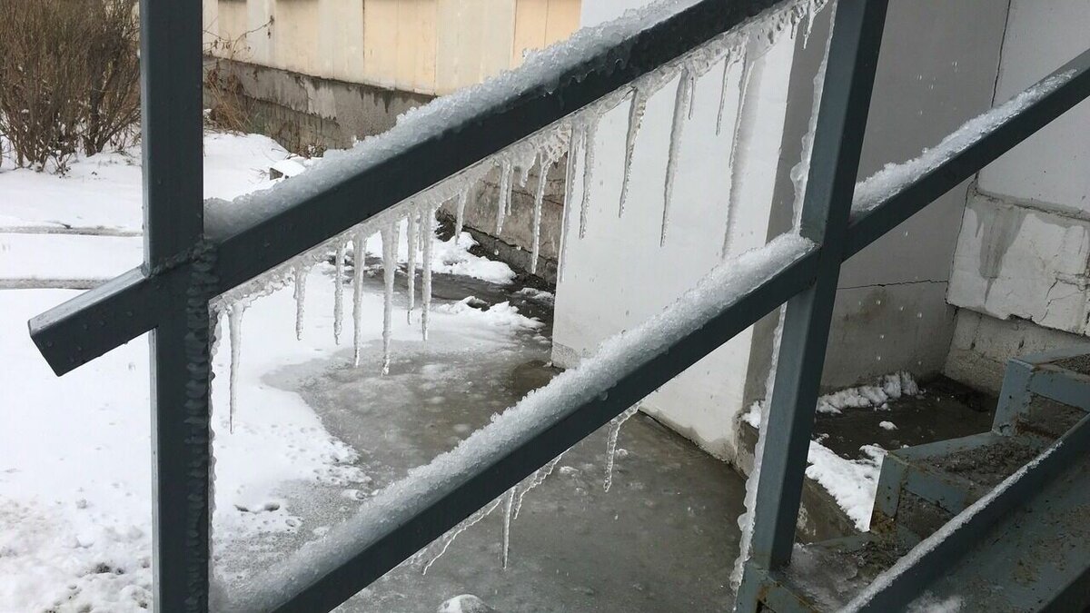     Стало известно, почему подъезд дома № 10 на Чаадаева в Нижнем Новгороде покрылся льдом. Оказалось, что это произошло из-за аварии на трубопроводе. Об этом NewsNN сообщили в государственной жилищной инспекции региона (ГЖИ).