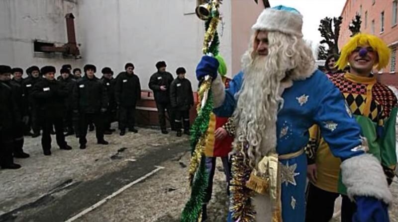 Что то примерное, у нас деда мороза не было