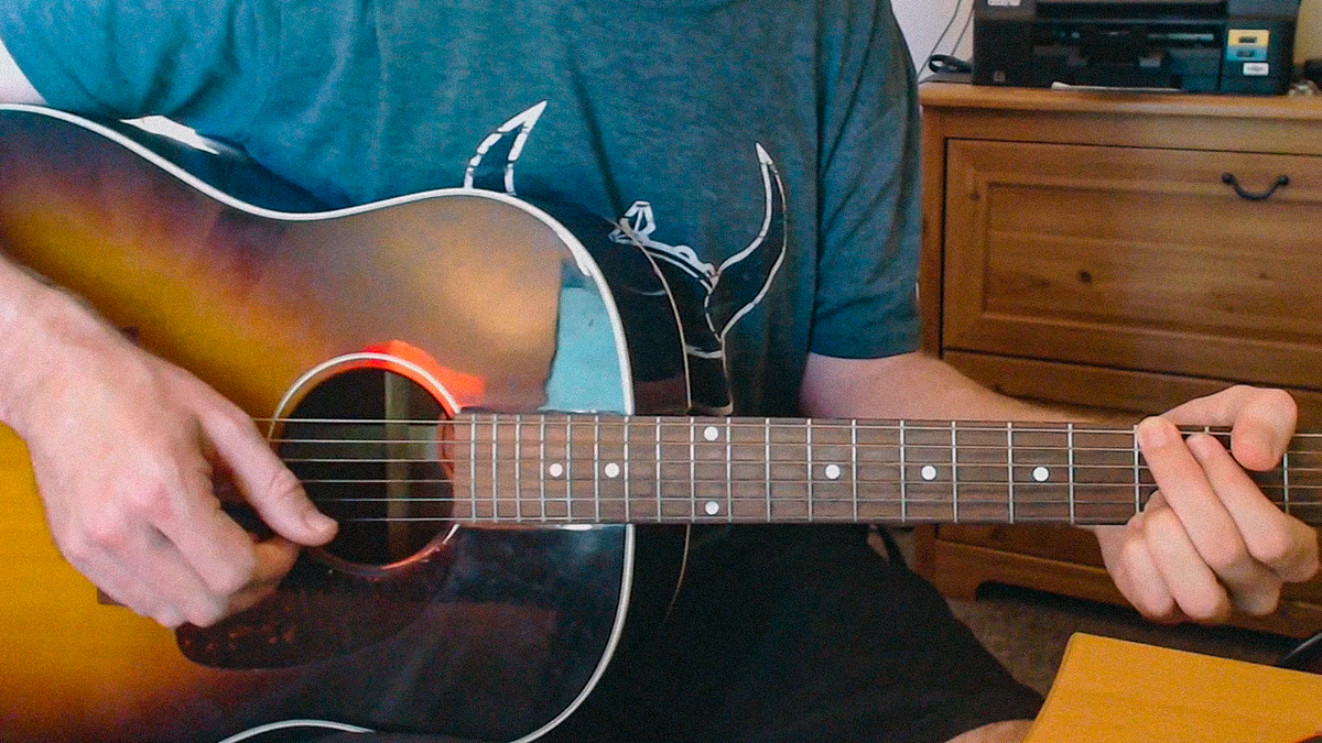 Пальцы правой руки при игре приемом приема «Strum»