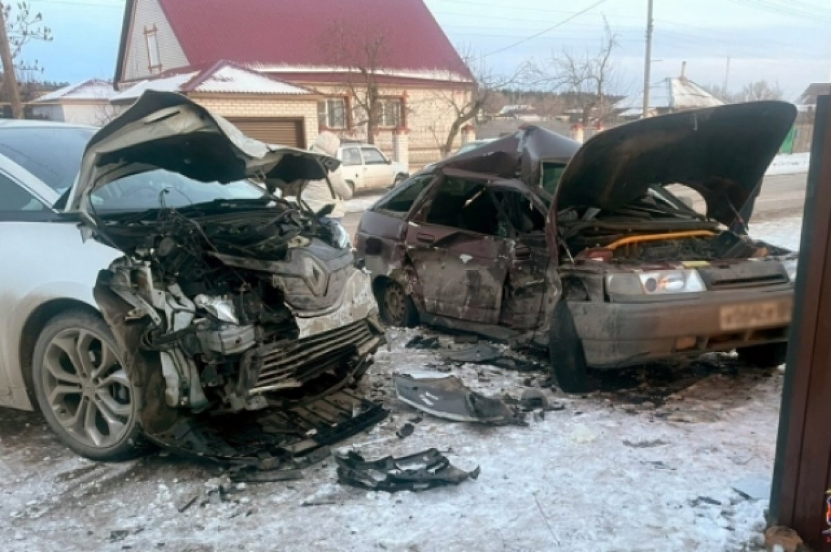 Под Волгоградом водитель отечественной «Лады» погиб в аварии с Renault |  АиФ Волгоград | Дзен