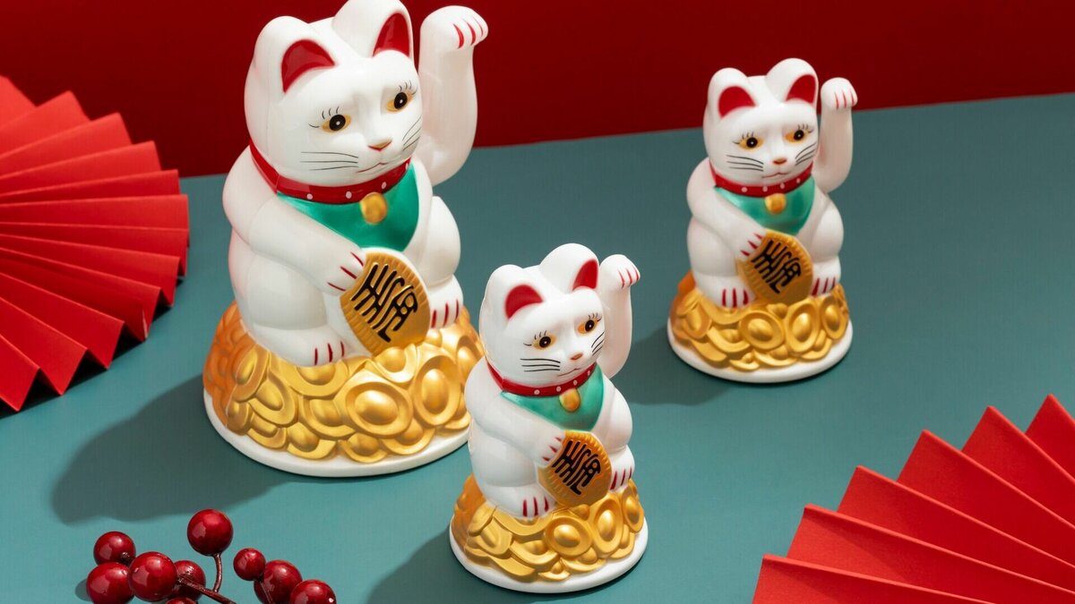     Это для собачников символ наступившего года кролик, а для вьетнамцев и тех, граждан, кто любит своих мяукащих домочадцев, главный зверь этого года — кошка.