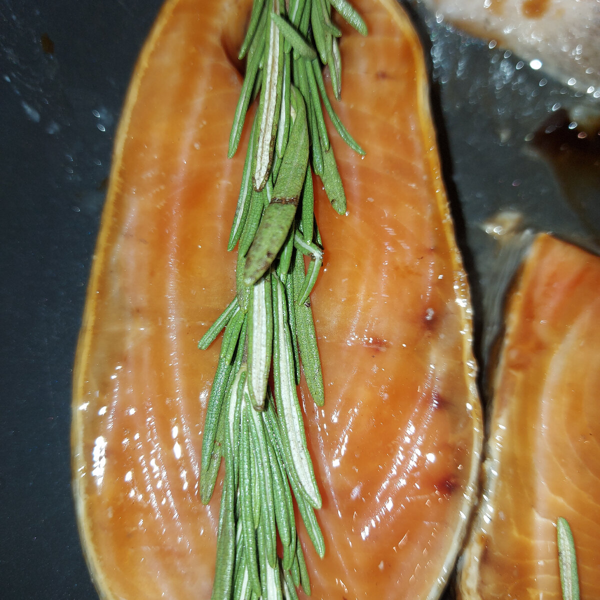 Рыба готовится к тому, что бы быть приготовленной