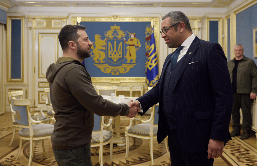 Владимир Зеленский (слева) и Джеймс Клеверли