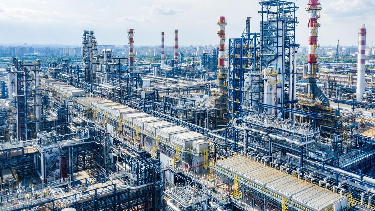    Московский нефтеперерабатывающий завод (МНПЗ) © Фото: МНПЗ