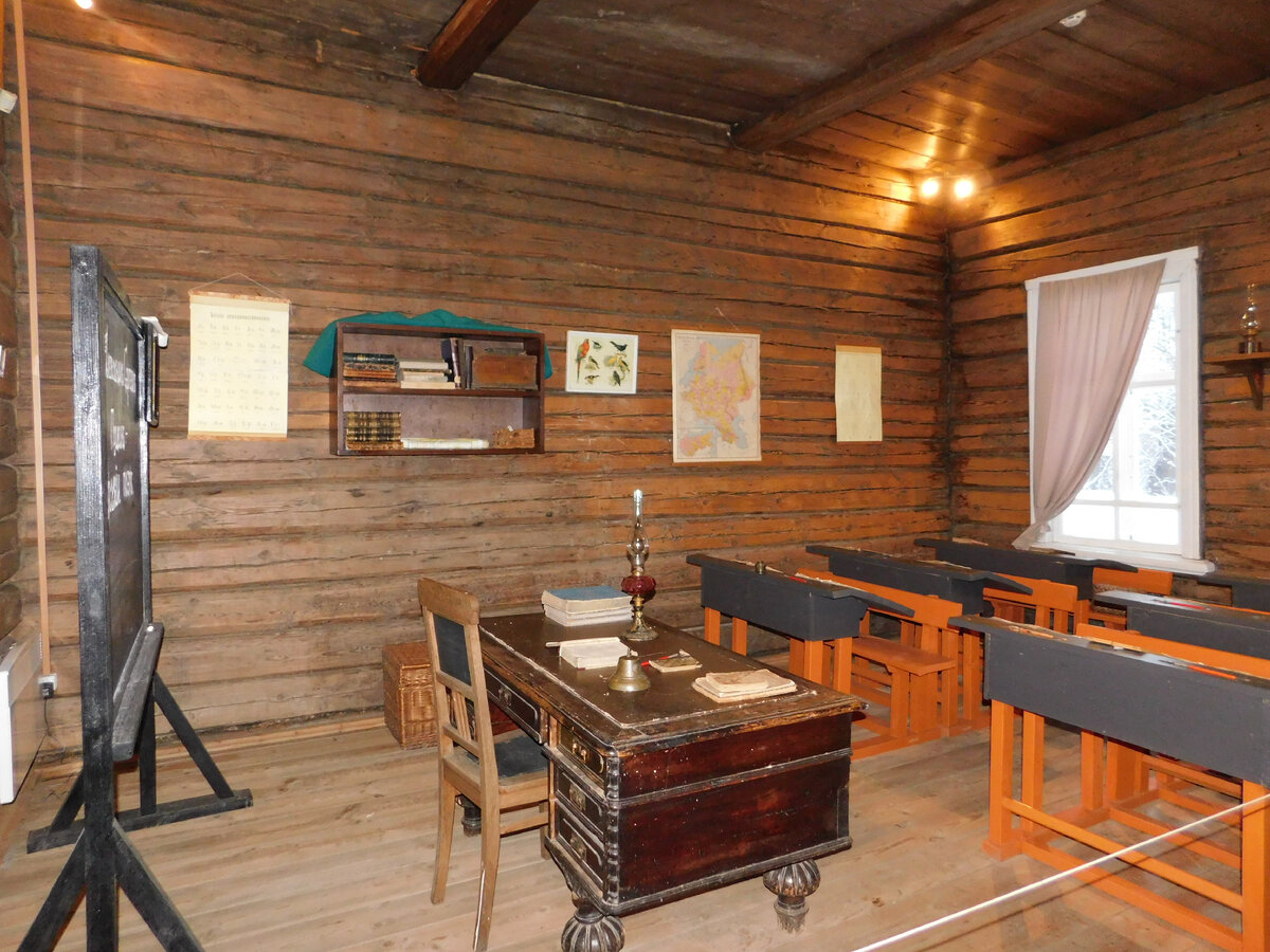 В церковно-приходской школе до революции с нарушителями дисциплины никто не церемонился. Не хочешь учиться - вон из класса. Фото автора.