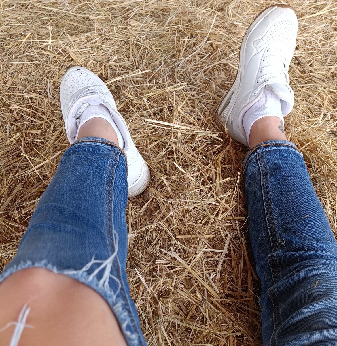 Часто слышу "ты изменилась" С каким-то негативным подтекстом. Хотя любые изменения лучше стагнации. 

Но, друзья, я не изменилась, я перестала быть удобной. Я выстроила в себе понимание, что сначала я и мои интересы, цели, приоритеты, а потом всё остальные. 

Теперь я чаще говорю "нет" И никогда не испытываю вины за отказ. Если что-то противоречит моим планам, я не стану их менять. 

Если меня зовут в гости, а вечером по плану пилатес, то я иду на пилатес. Если друг просит помочь, чтобы ему было проще выполнить его работу, но у меня по плану моя работа и мой доход, я откажу. Всегда. 

Этому реально нужно учиться, потому что сколько раз ты отменял свои планы ради другого человека и какие в большинстве случаев были результаты в твоей жизни?