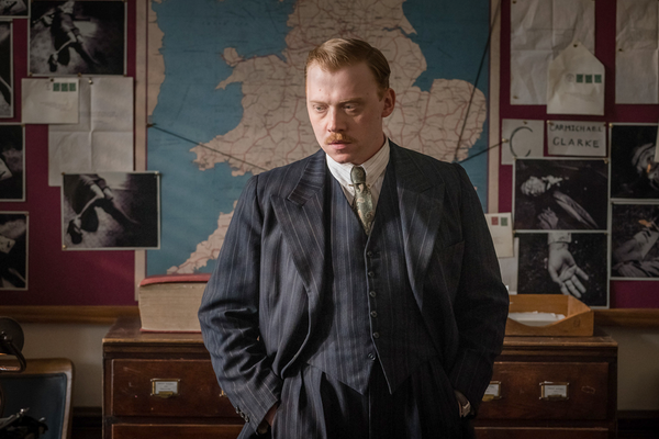 Р. Гринт в сериале «Убийства по алфавиту»