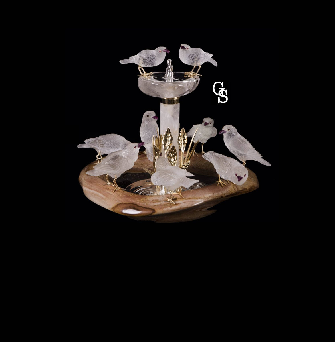 Работа Луиса Альберто "Воробьи": горный хрусталь, рубин, оникс, золото.