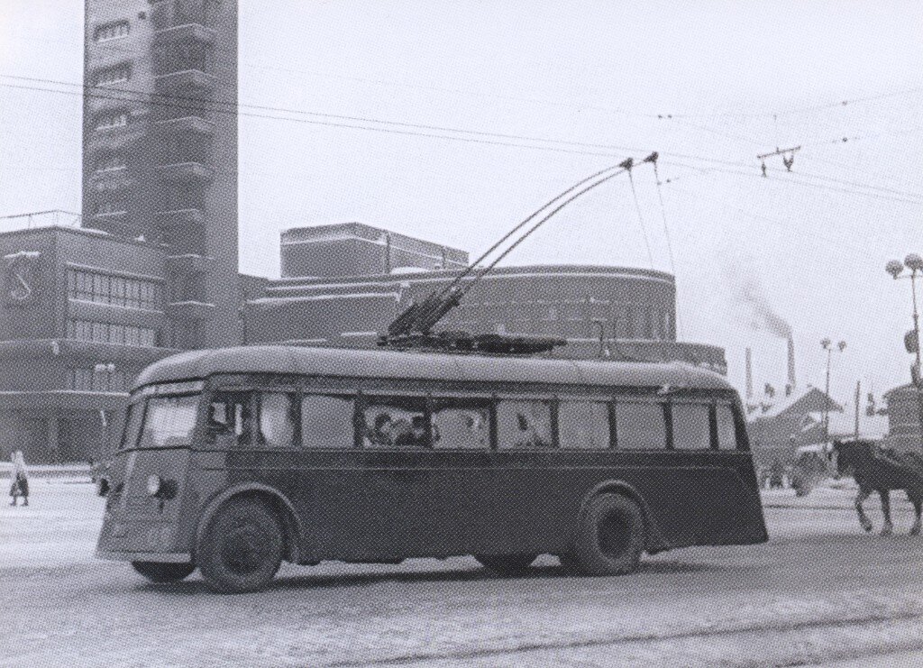 ЯТБ-1 на улицах Ленинграда