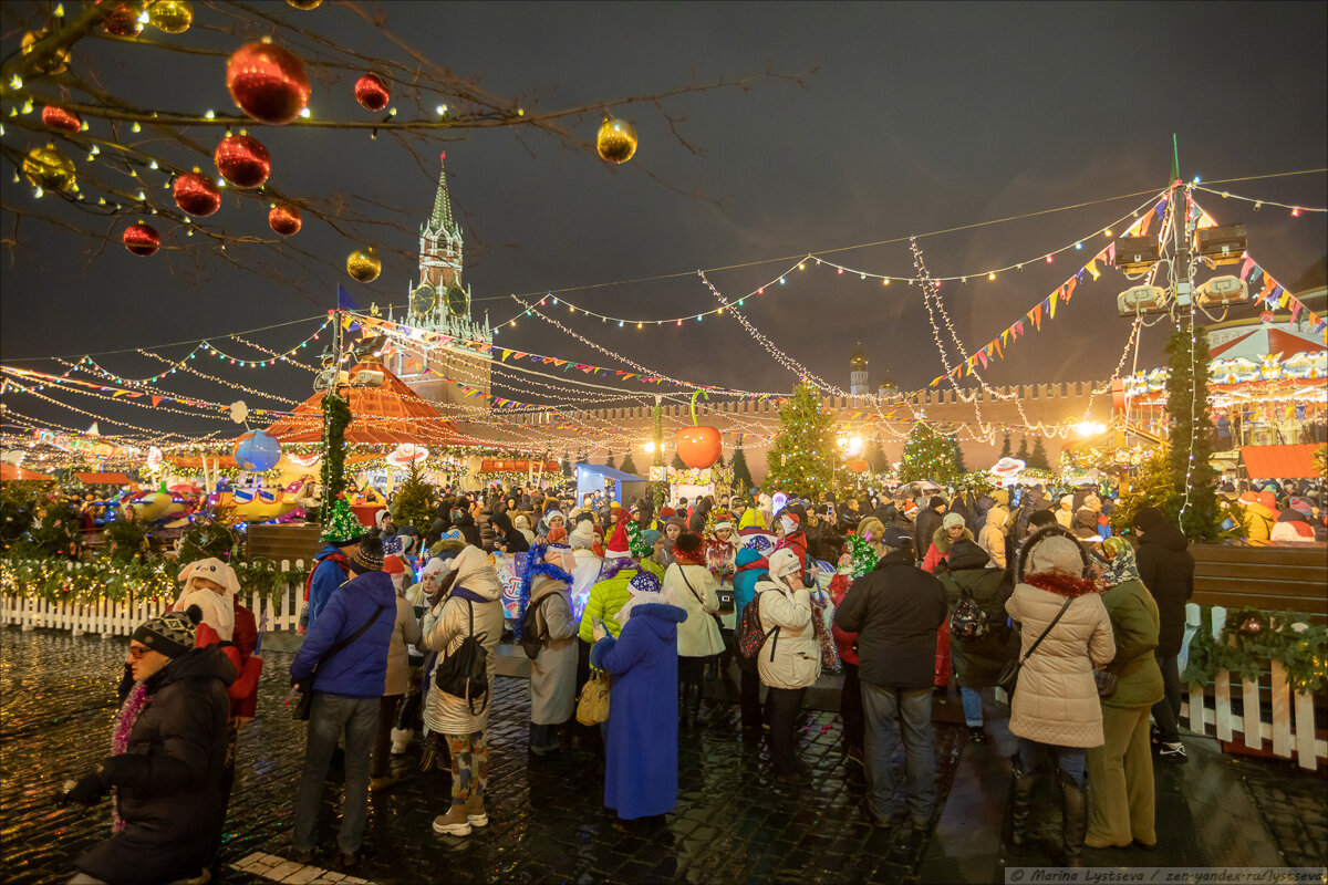 москва гум каток 2020. манежная площадь новый год. с новым годом красная площадь. новогодний салют в москве 2020 на красной площади. гуляния на красной площади на новый год.