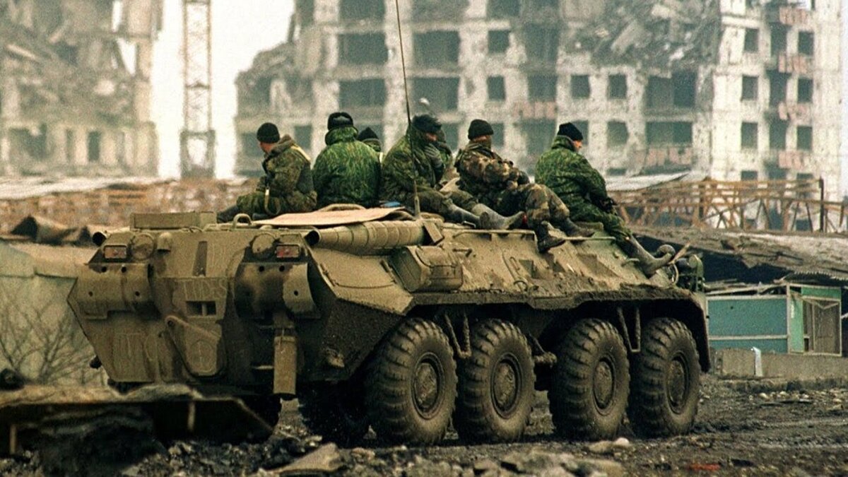 Штурм президентского дворца в Грозном 1995. Чечня 1995 штурм Грозного. Дворец Дудаева Грозный 1995.