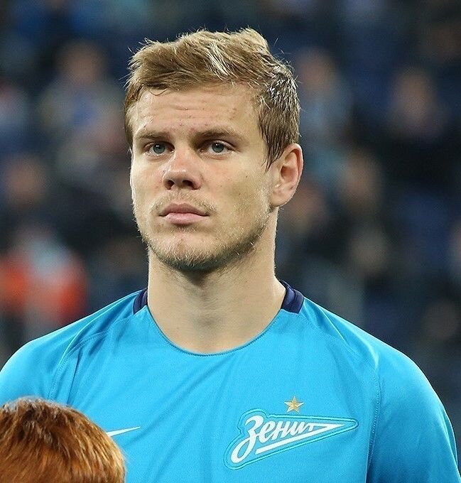 Футболист кокорин