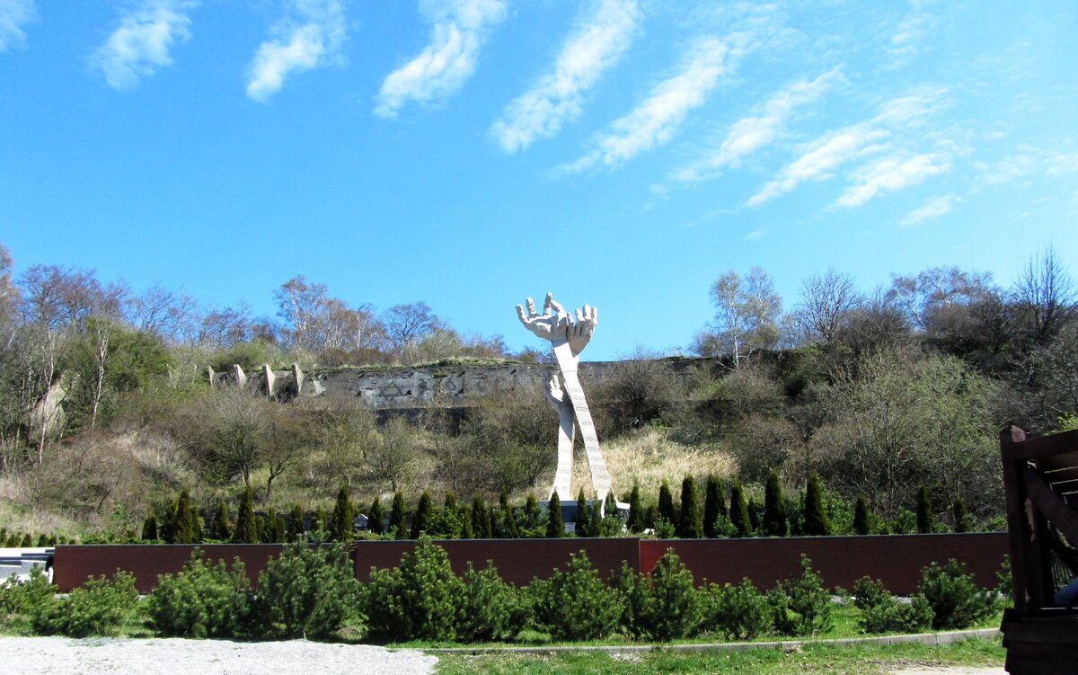 Памятник жертвам фашистских концлагерей.