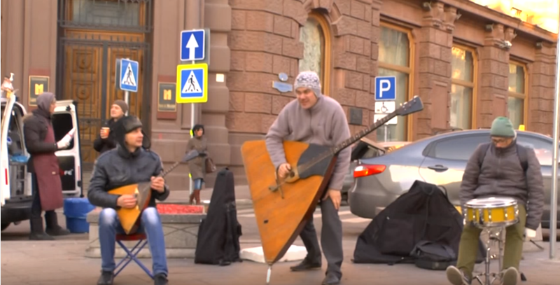 Источник: https://fishki.net/video/2268976-trio-muzykantovkolhoznyj-panksektor-gaza.html