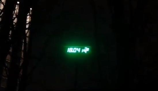 Датчик ФГУП "Радон" у МЗП показывает высокий уровень радиации. Фото: Facebook / Сергей Власов