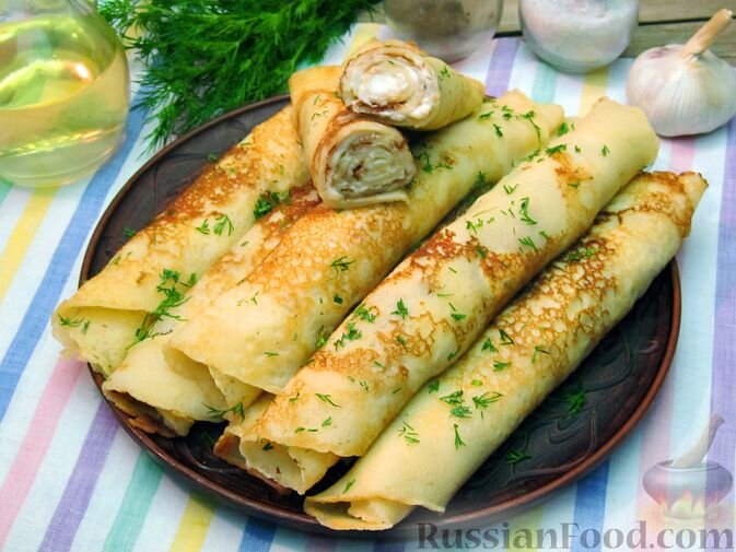 картофель, ряженка, лук репчатый, чеснок, вода, яйца, масло растительное, соль, перец чёрный молотый, сыр сливочный, зелень укропа