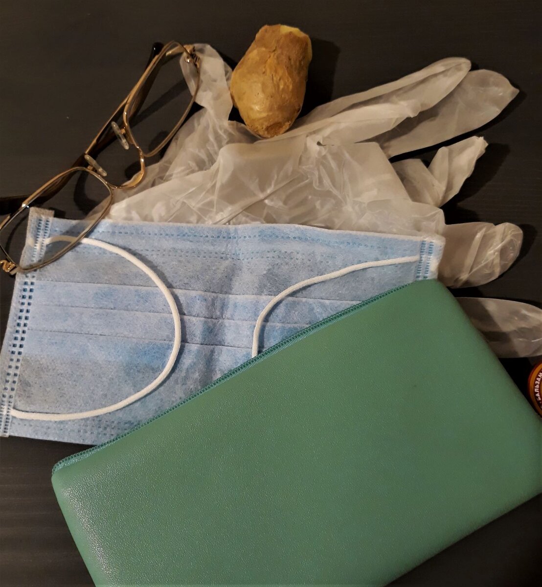 Фото автора.  Готовлюсь к выходу из дома.