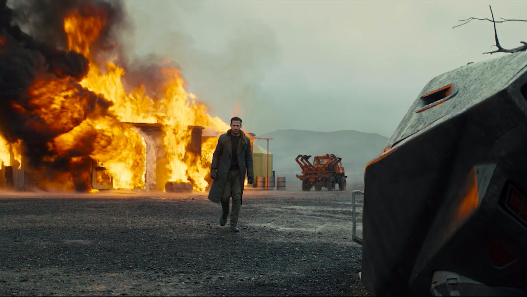 Кадр из х/ф «Бегущий по лезвию 2049» на котором изображен Кей.