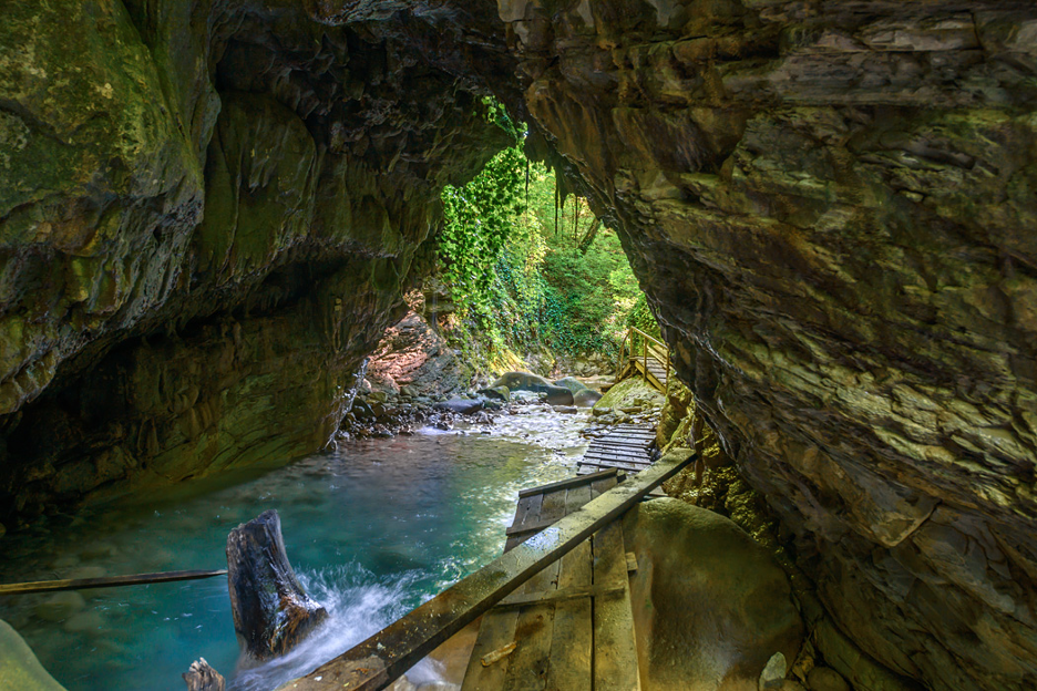 Каньон прохладный фото с сайта: http://mountaindreams.ru/trekking/prohladny/