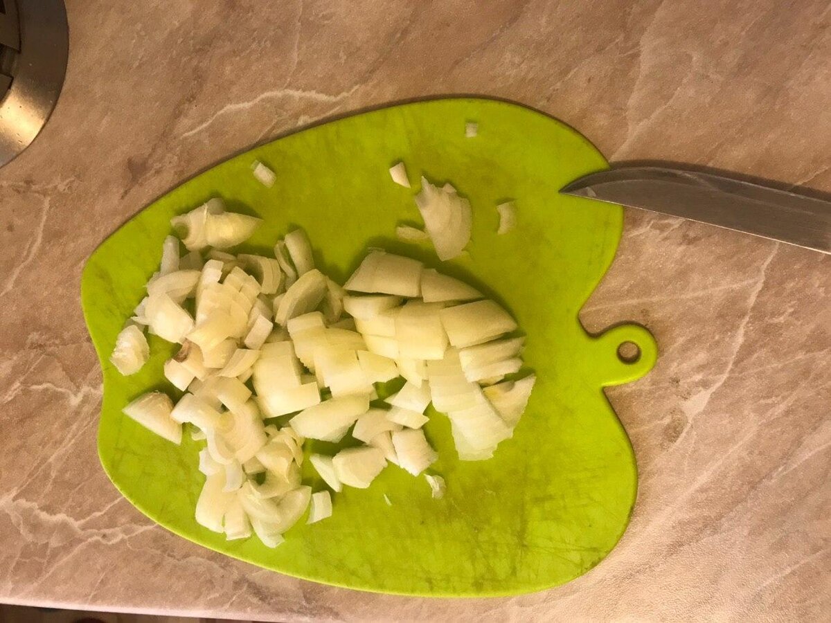 Я плакал.Но уже было поздно, нож в руке сделал своё дело.