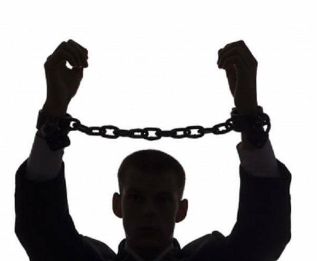Profitable slavery. Современное рабство. Человек в цепях. Человек в оковах.