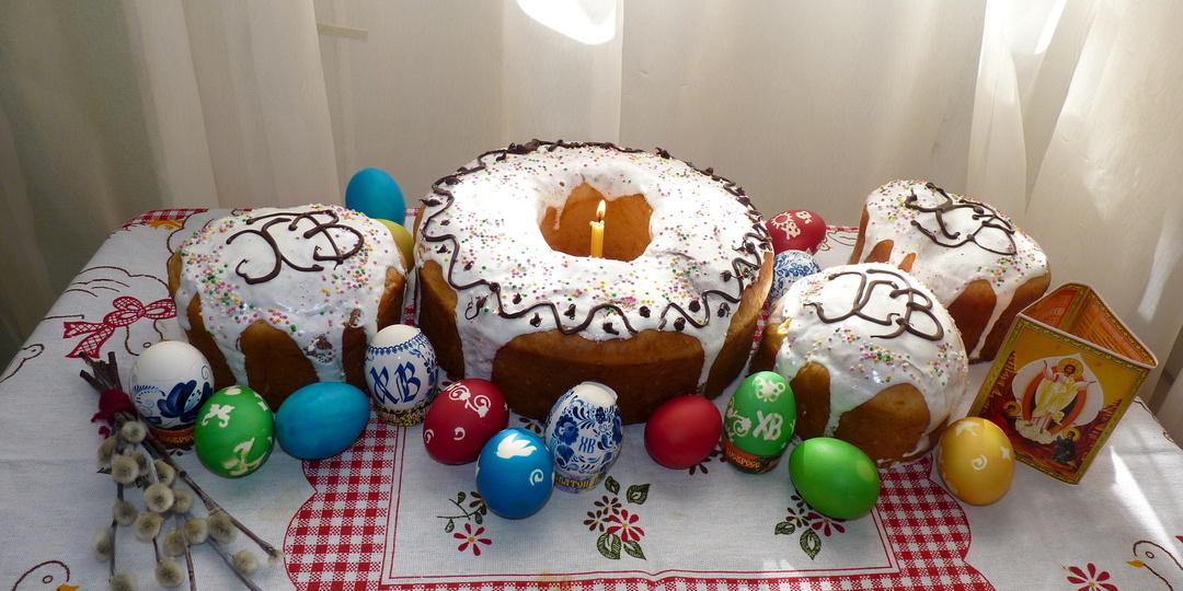 В стране полный хаос, а мы яйца красим и куличи печем. Мы Русские с нами бог