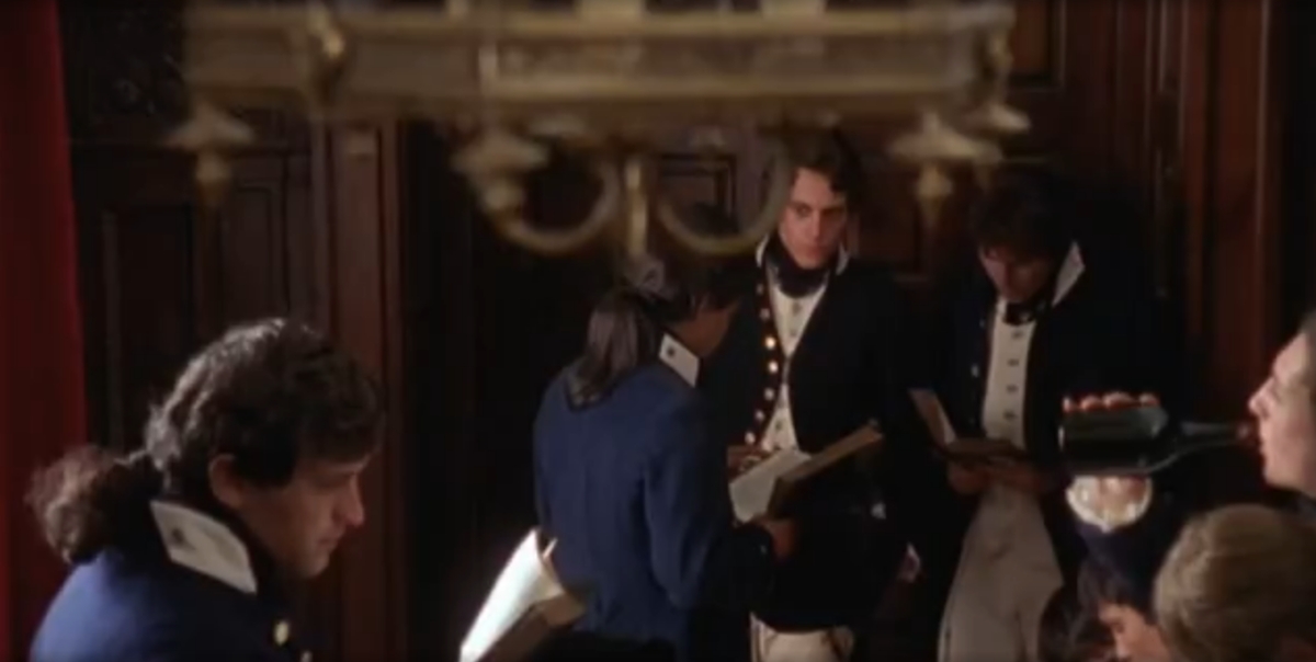 Почему то создатели фильма решили, что принимать экзамен на борту корабля, как в оригинале, не гламурно. Кадр из фильма Hornblower: The Examination for Lieutenant, 1998.