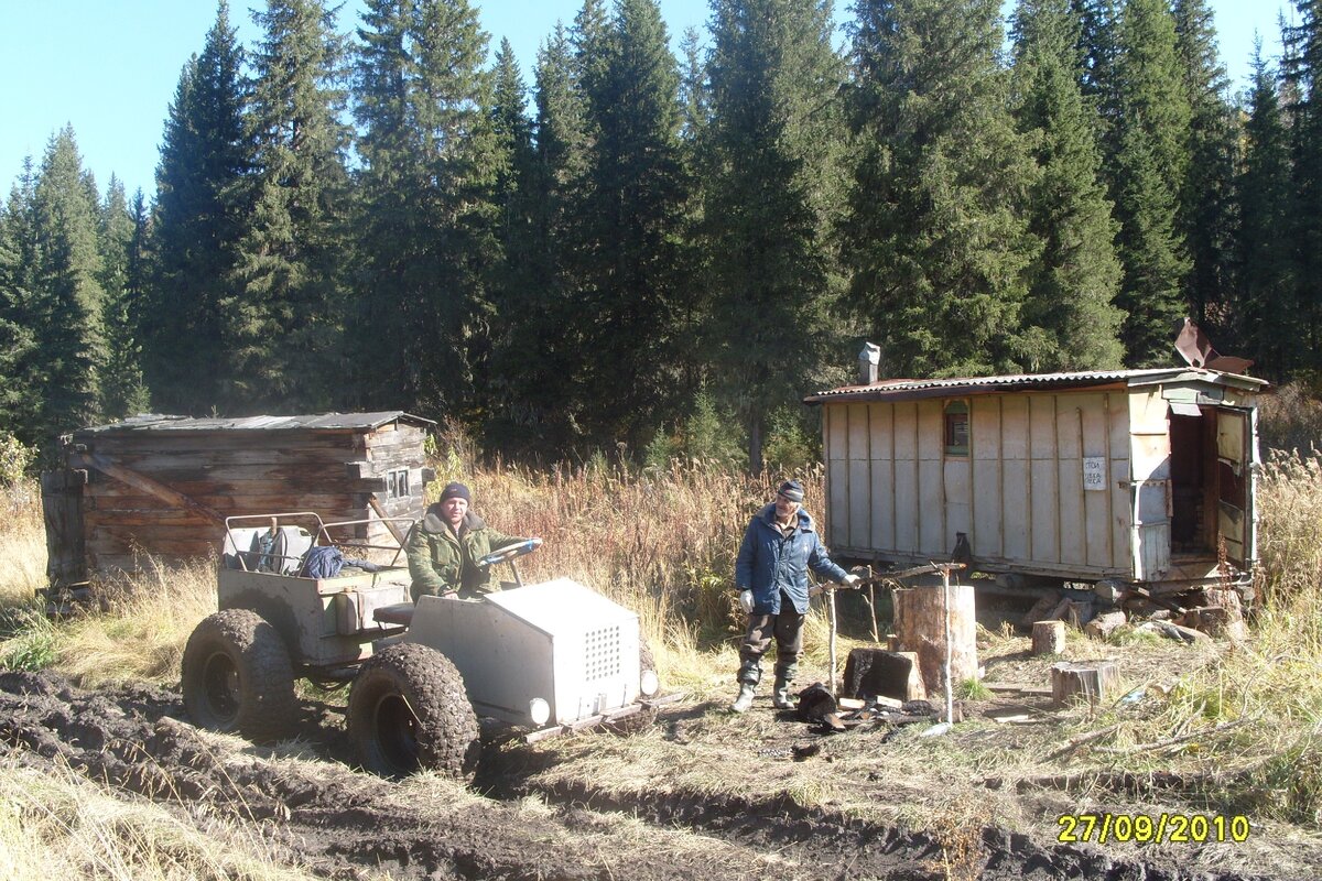 На привале.