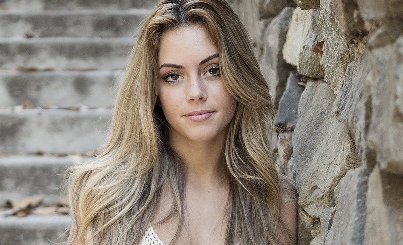 Девушка отдыхает перед решением теста (pixabay.com)