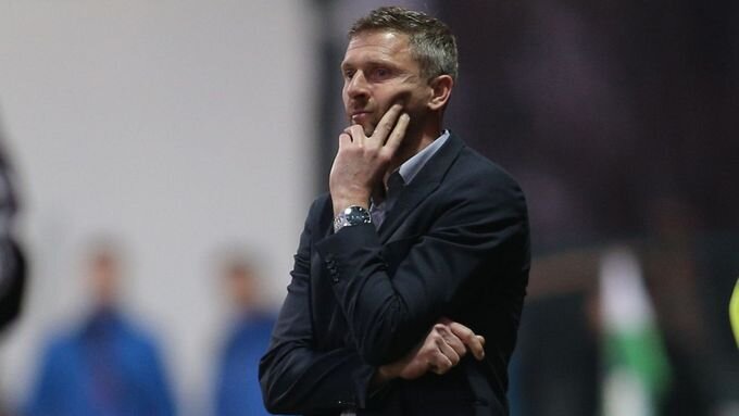 "Если Спарта хочет сделать несколько очков весной, ей не останется ничего, кроме как вернуть Мартина В А", - занял футбольный тренер Мартин Хашек сына Мартина зимой после его разрыва с летенским клубом. С тех пор Спарта выиграла только два очка из пяти весенних игр, а после поражения в среду с Плзией остается девятой. "Не случайно, что Спарта не побеждает", - говорит Гашек в интервью Aktuálně.cz,