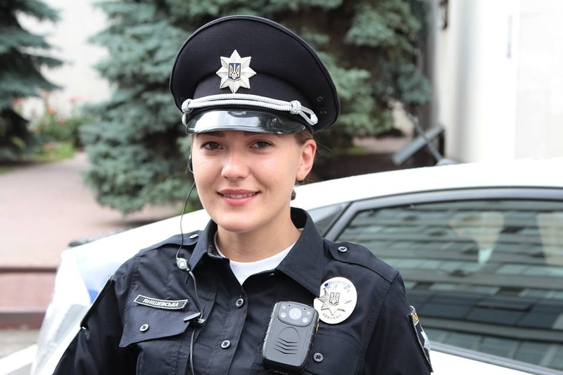 44-летная Американка Меган фрай случайно была убита полицейскими. Она случайно оказалась в специально построенном городском участке для симуляции боевых действий полиции. А когда она видела идущих блюстителей порядка, то выпрыгнула к ним с криком, после чего все полицейские открыли огонь, думая, что это просто реалистичная цель. Меган скончалась от 42 пулевых ранений. Вывод: Не шутите с полицейскими!