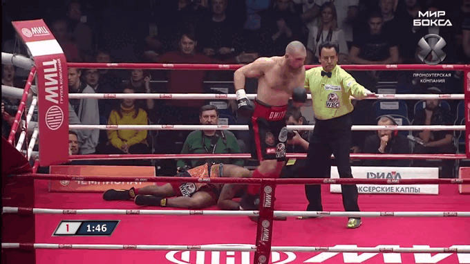 источник гиф- YouTube канал "Мир Бокса" 