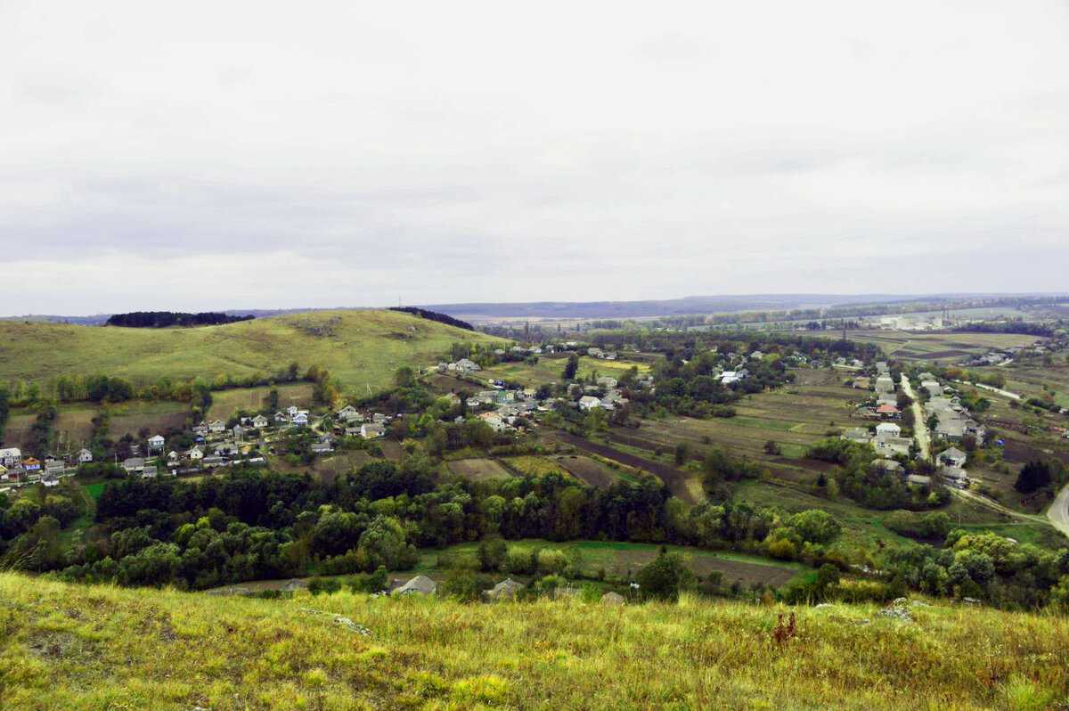 Село Кутковцы Хмельницкой обл. Вид с горы. Фото из личного архива.