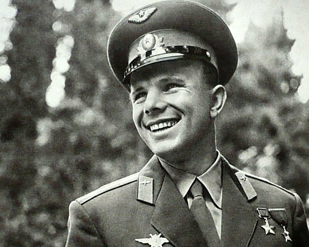 Многие люди не могут поверить, что Гагарин был курильщиком, потому что в современном мире курение для космонавтов является абсолютно недопустимым.