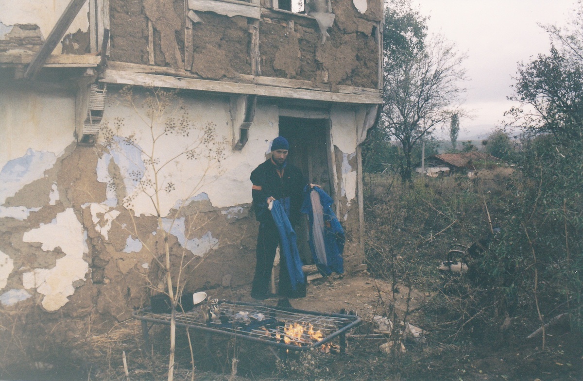 Заброшенный крестьянский  дом