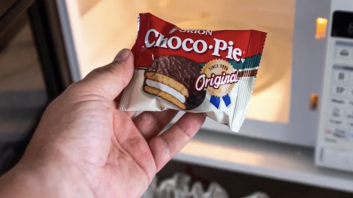 Друг из Европы подсказал как правильно нужно есть Choco-Pie. Оказывается, его нужно подогреть в микроволновке
