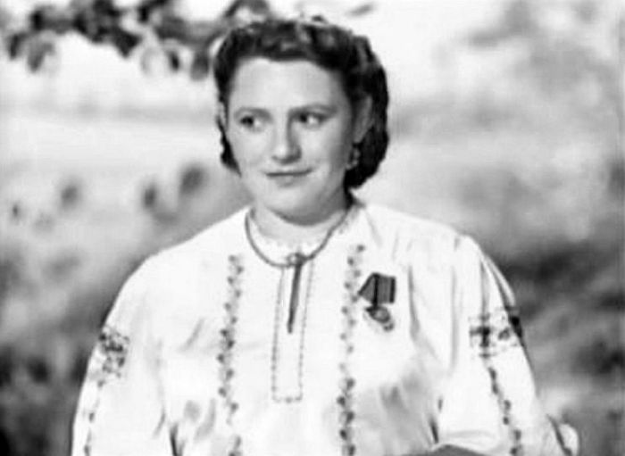 Она теряла всех, кого любила. На склоне лет лишилась и главного дела всей своей жизни. Буфетчица из кино 