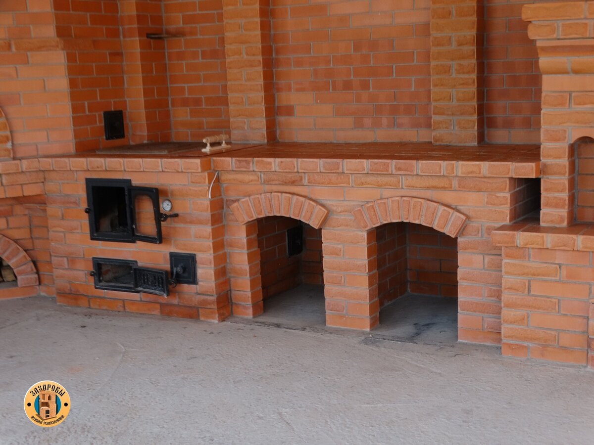 Плита под казан и большой разделочный стол)