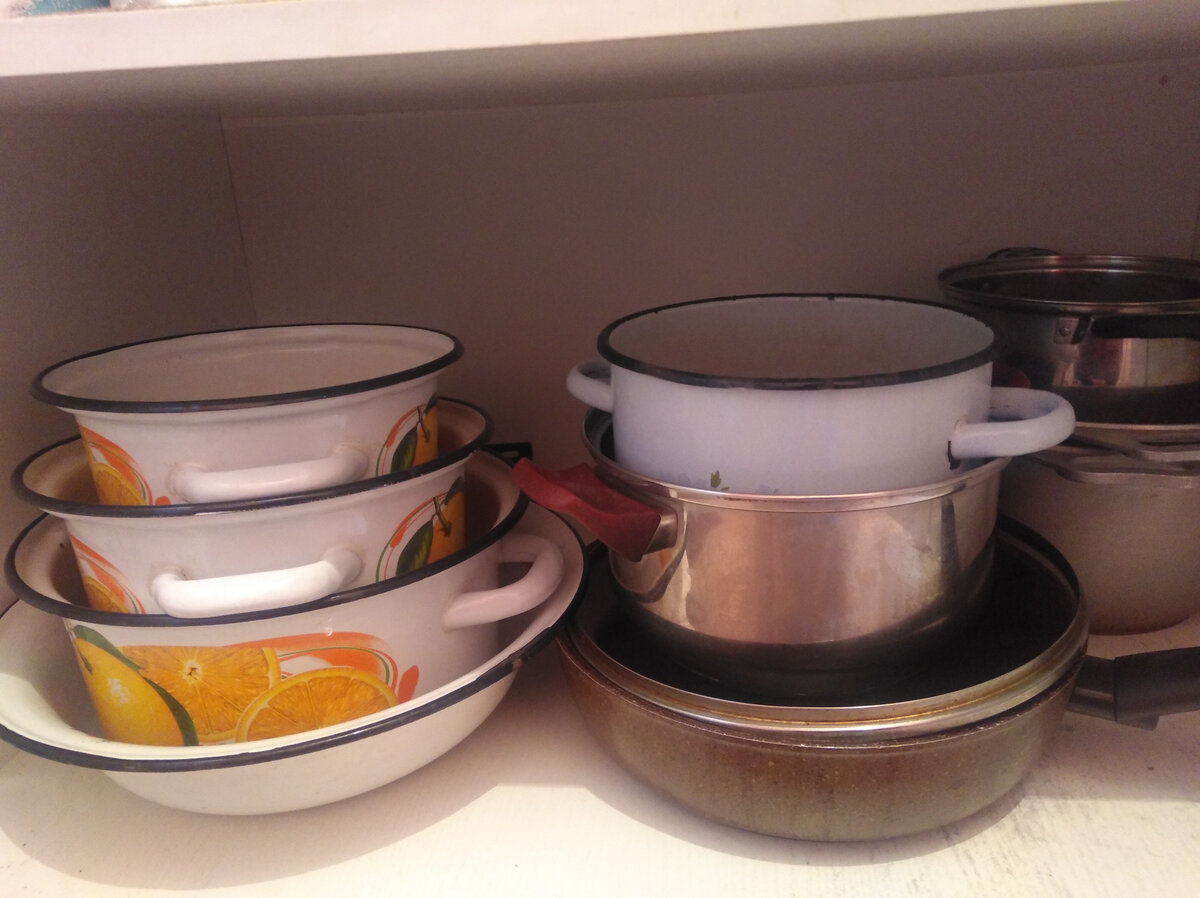 Кастрюли в ряд. Фото автора канала.пеции для приготовления солёных блюд. Фото автора канала 