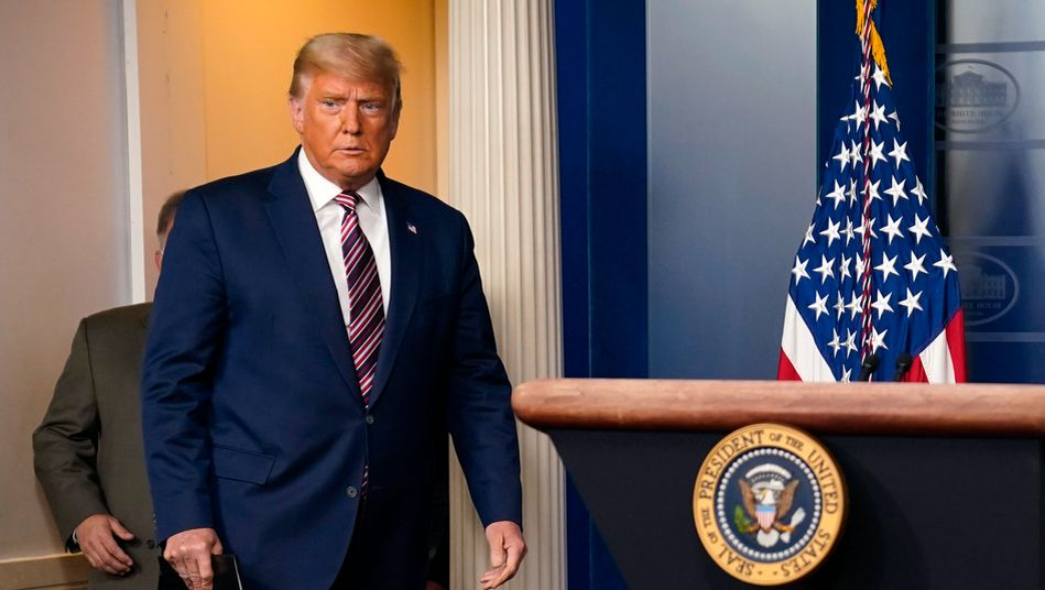 Президент Трамп перед выступлением 5 ноября                    Фото: Эван Вуччи