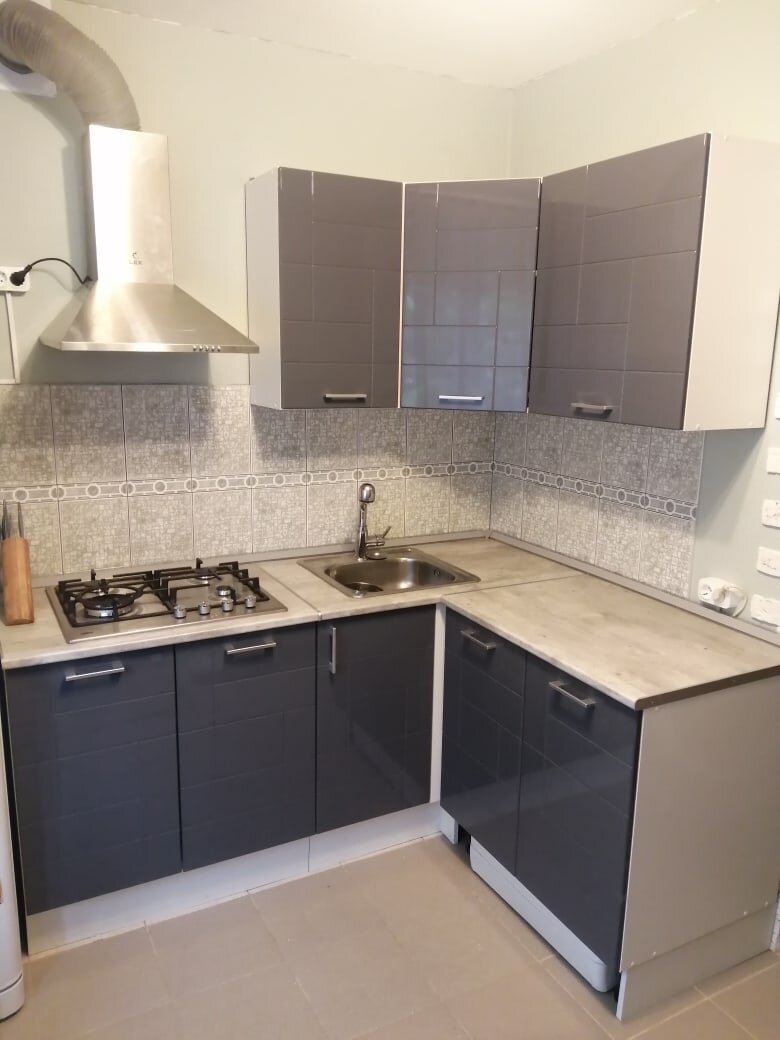 С права спрятана стиральная машина