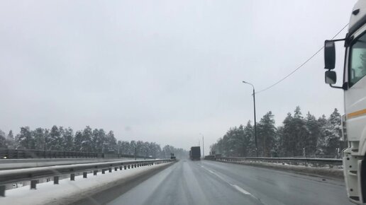 Видео: В Казани на Горьковском шоссе загорелся автосалон