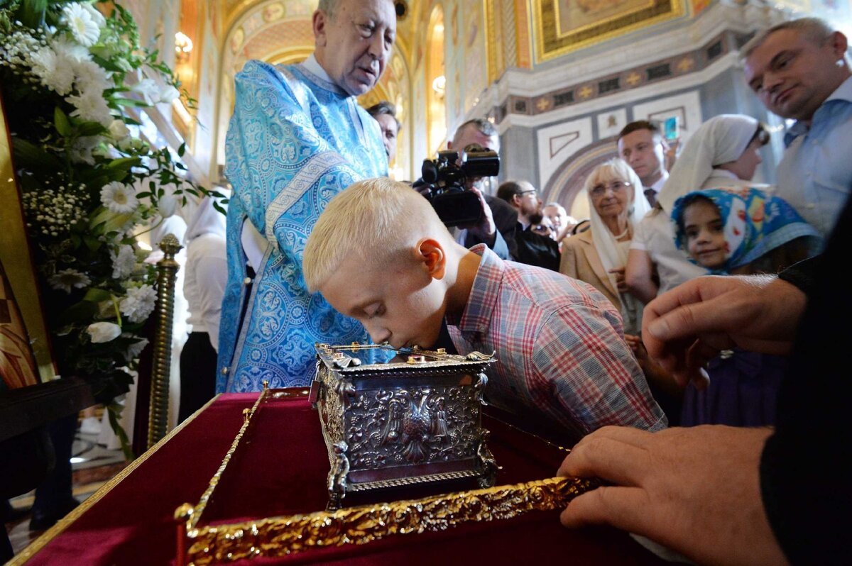 Каждый из нас, христиан, впитывает веру с молоком своей матери… Источник: https://foto.patriarchia.ru/news/vstrecha-moshchey-svyatitelya-spiridona-v-moskve/ 
