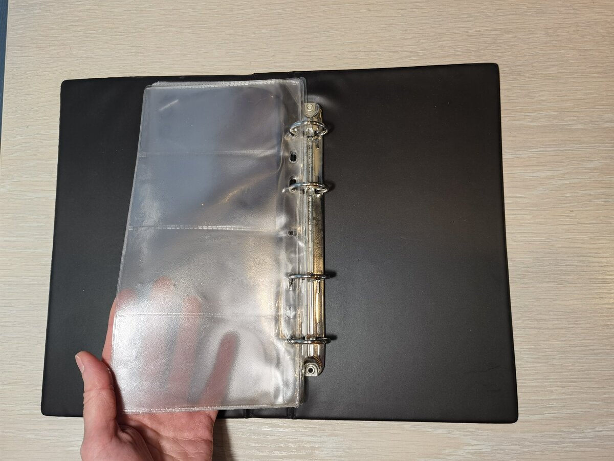 Еще использовала папку для хранения визиток в качестве органайзера для спиц и лесок. Фотография автора канала Ксения Kukanchik