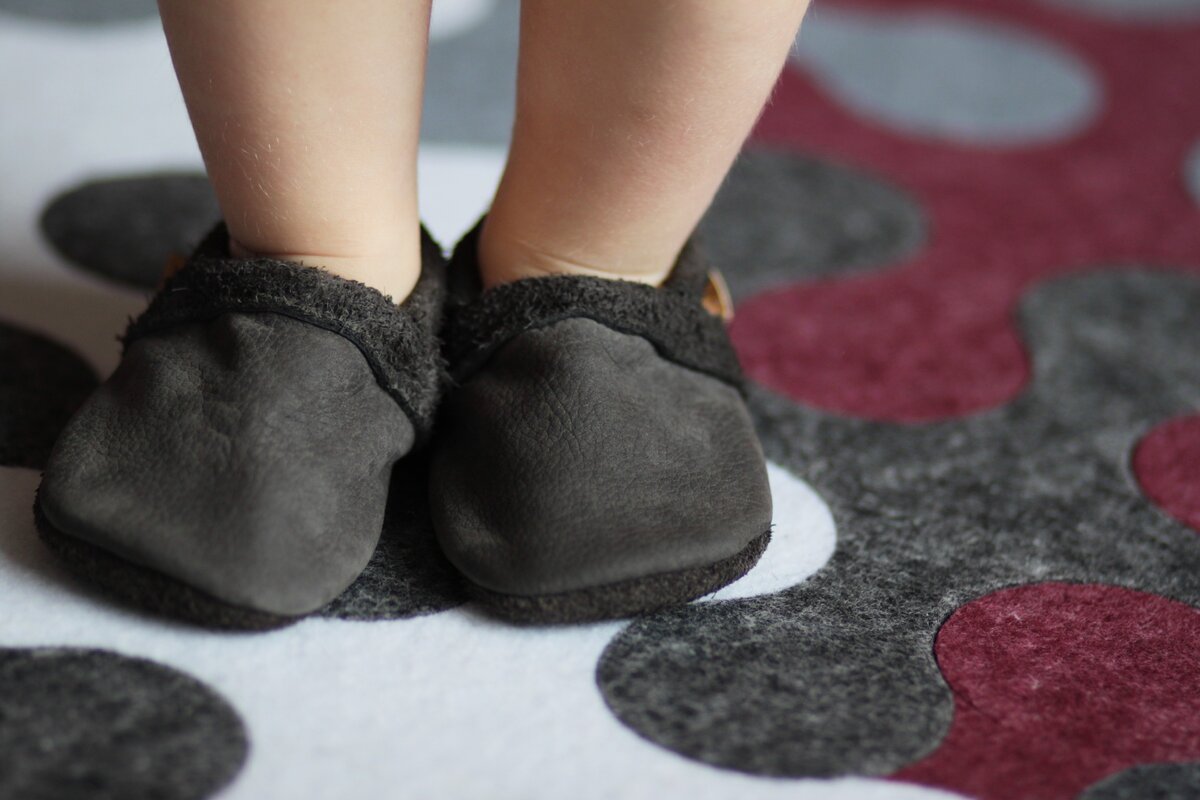 босоногая обувь: кожаные моксы Hanswood