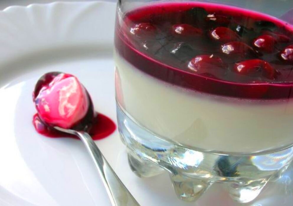 Панакота с ягодным желе