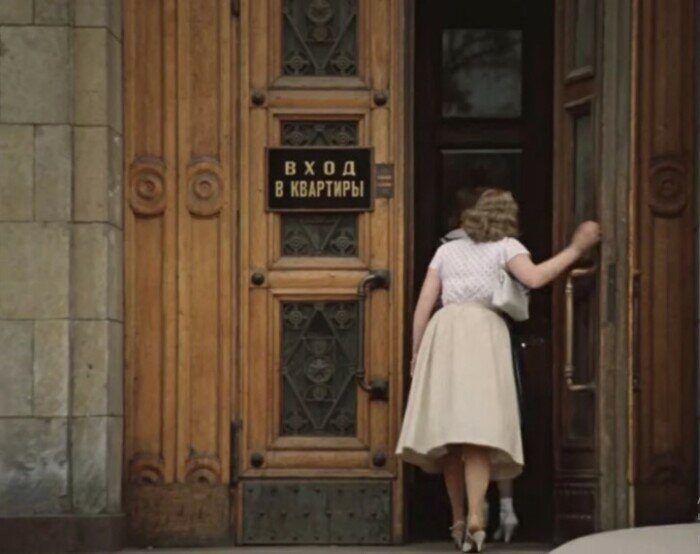 Босоножки были белые...