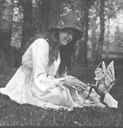 Фотография №2 Wikimedia Commons / Photo by: Frances Griffiths (PD-US)