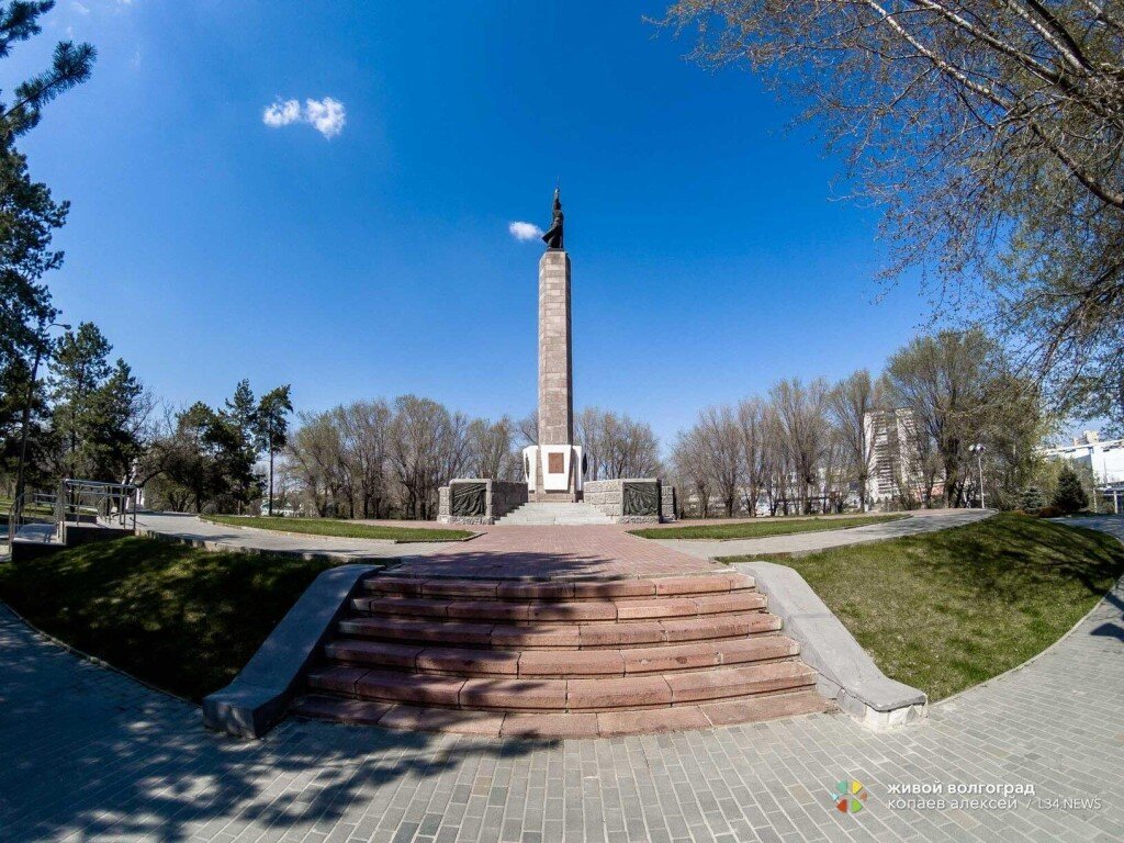 Памятник чекистам. Памятник чекистам в Волгограде. Площадь Чекистов Волгоград. Сквер Чекистов Волгоград. Площадь Чекистов памятник чекистам.