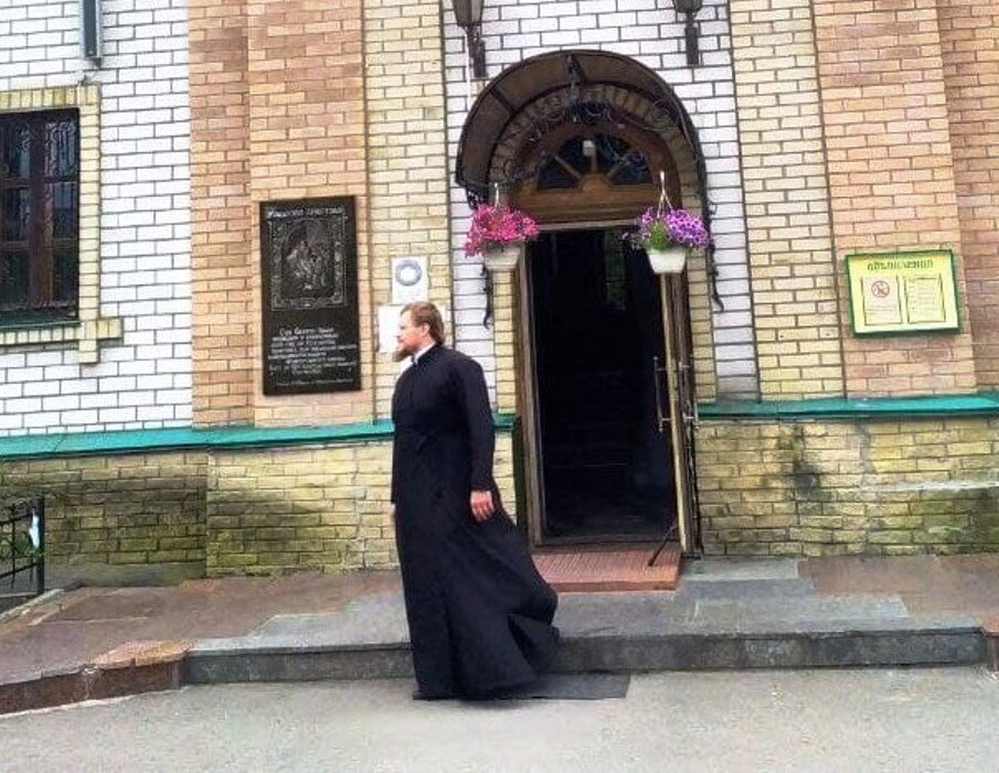 Спешу пообщаться со знакомым батюшкой на интересующую меня тему